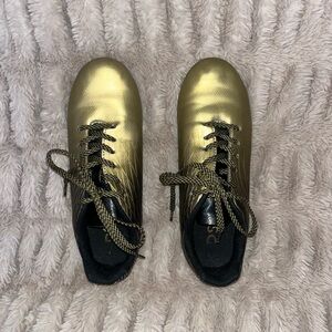 Kids DSG soccer cleats size 4